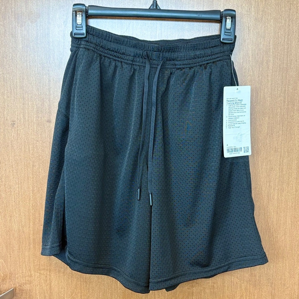 Lululemon Relaxed-Fit Mesh Training Short 8" NWT Sz 4, Black.